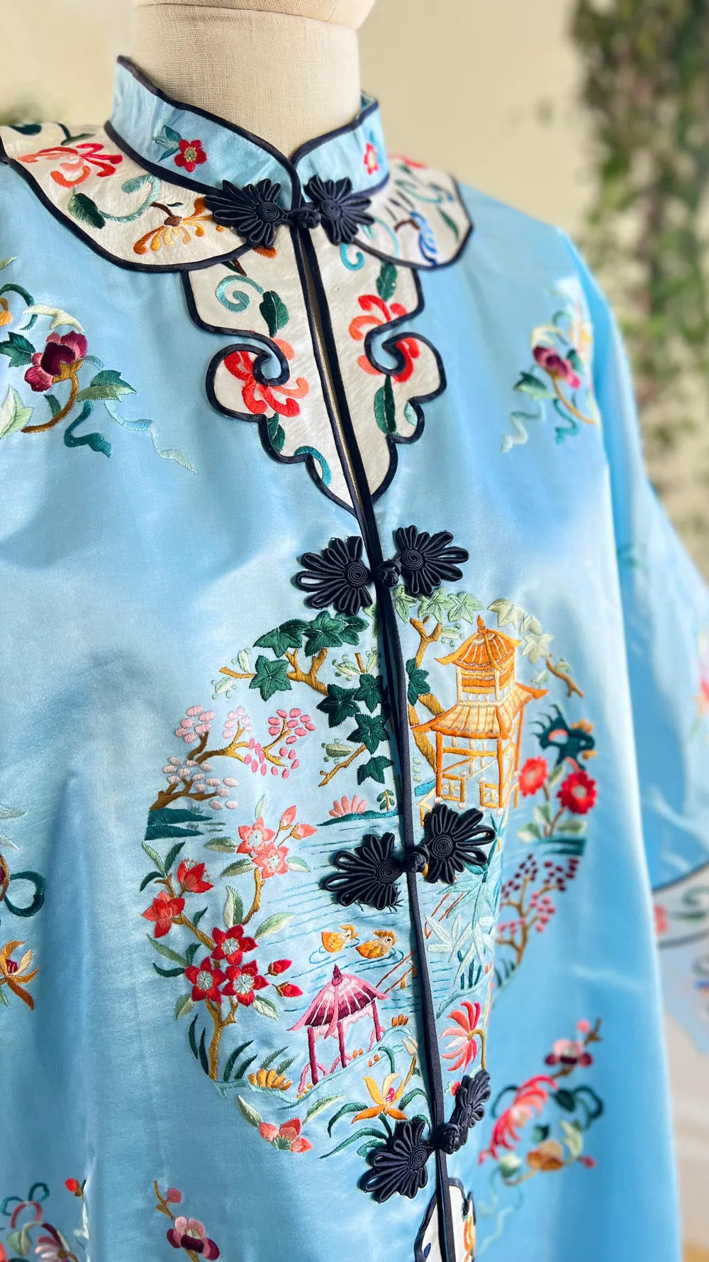 1960s Asian Embroidered Silk Jacket | medium/large