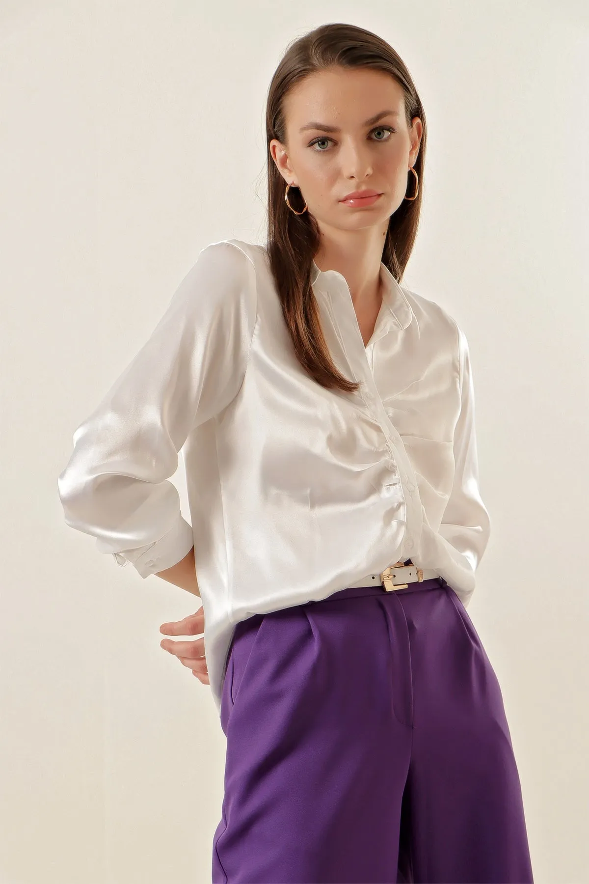 20112 büzgülü saten gömlek