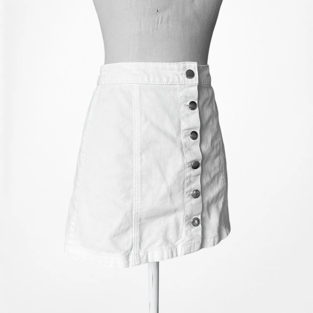 White H&M Button Front High Waisted Denim A-Line Mini Skirt Size XS/S