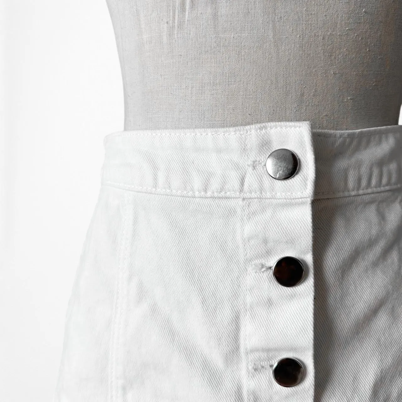 White H&M Button Front High Waisted Denim A-Line Mini Skirt Size XS/S